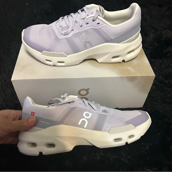 ON CLOUDPULSE purple athletic training running lace up shoes sneakers sz 8 new